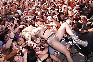 pics crowd porn