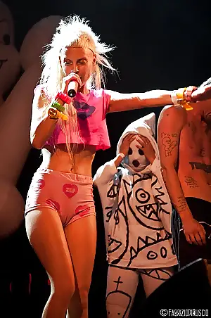 pics yolandi porn
